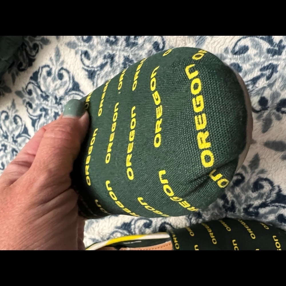 Oregon Ducks SZ M Women’s Shoes 7/8 Slip on Canvas Yellow Green Tom’s look alike - Picture 10 of 11